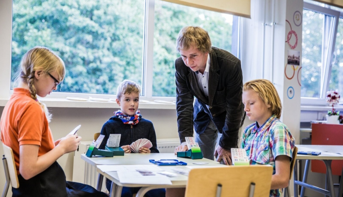 Bridž-algajatele-meelis-kuldkepp-opetab